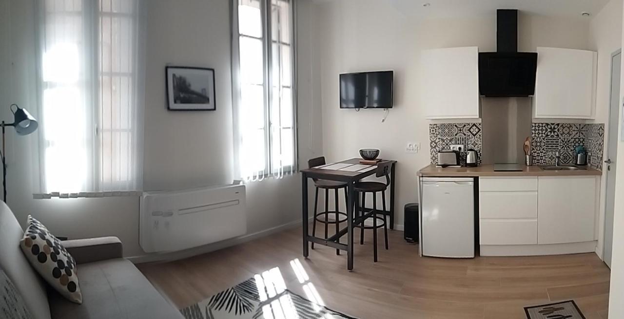 Chez Marie Louise Apartment เปเซอนา ภายนอก รูปภาพ